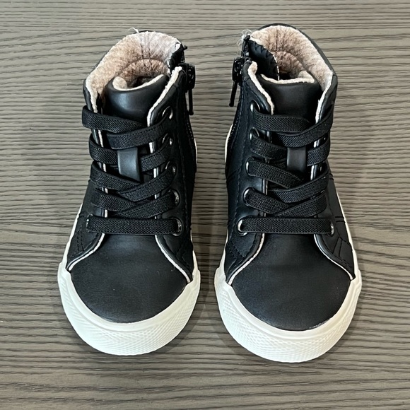 Cat & Jack Rylan Sneakers - Picture 8 of 12